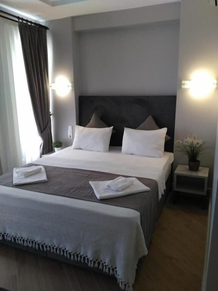 Standard Room, 1 Queen Bed, City View photo 1