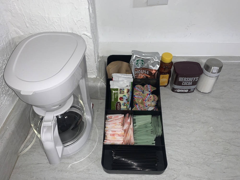 Bsmt Suite Near Stadium w Parking Coffee BBQ AC, Billede 8