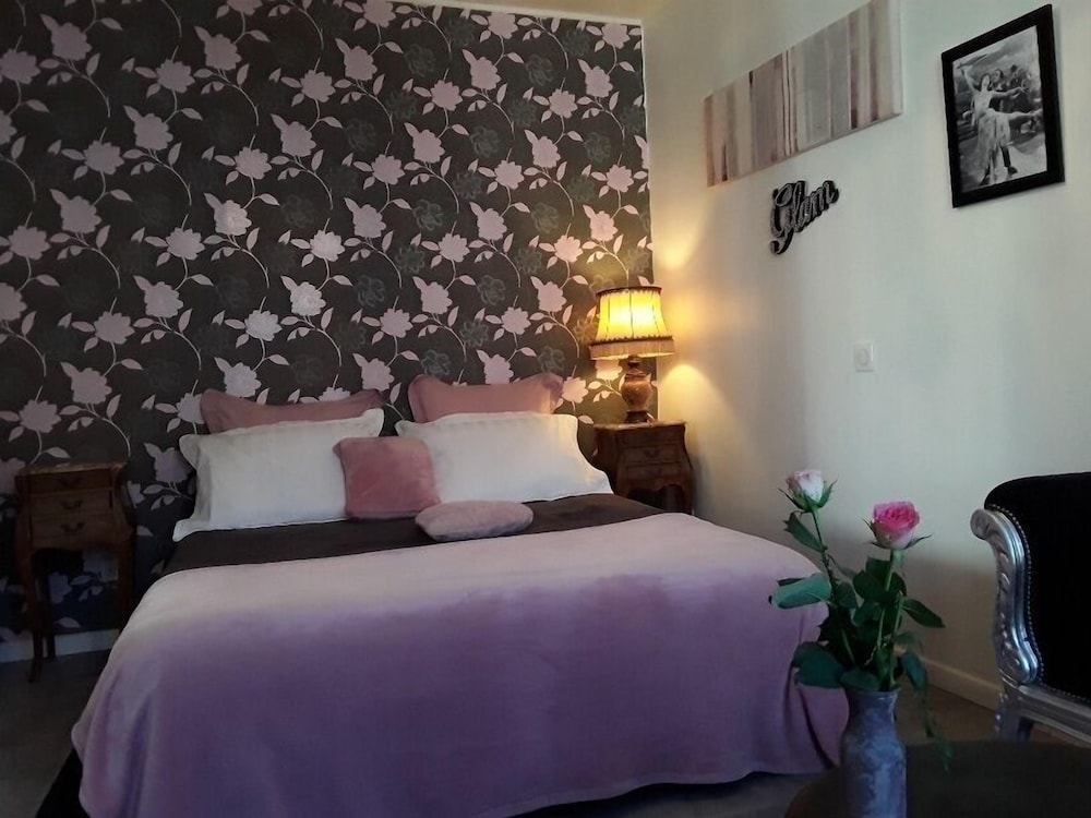 Double Room (Charleston)
