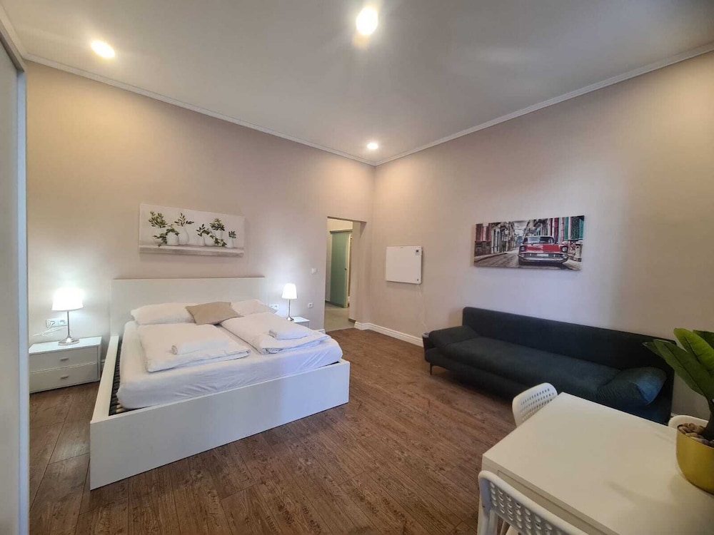 Basic Apartment