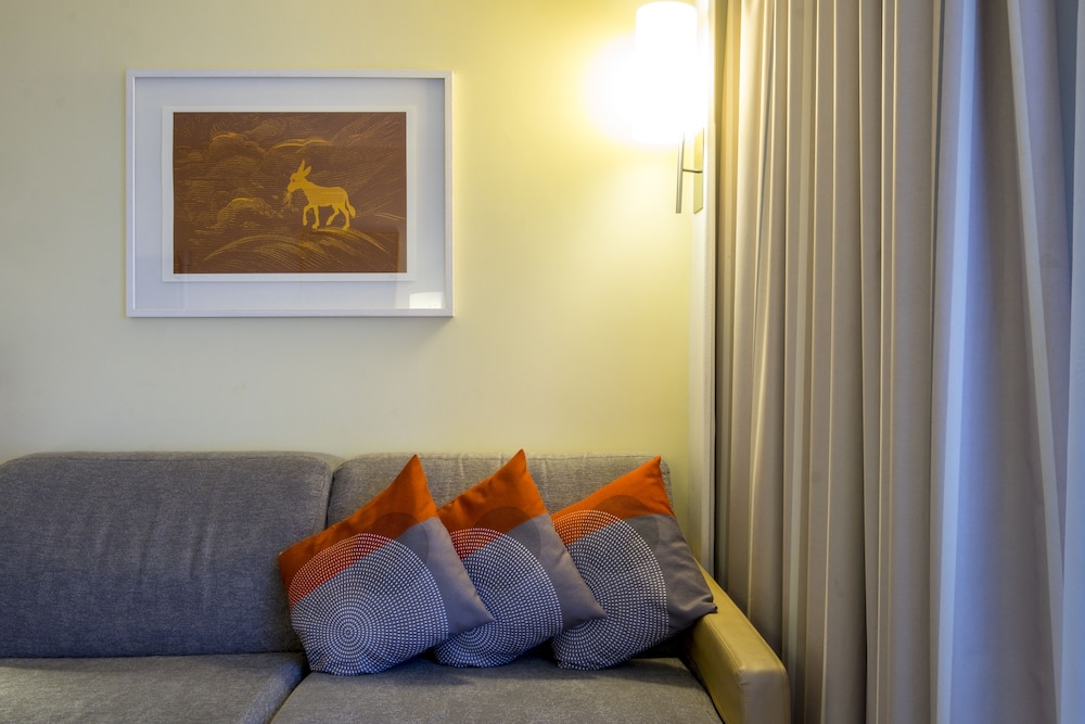 Standard Room, 1 Queen Bed with Sofa bed - Photo 3