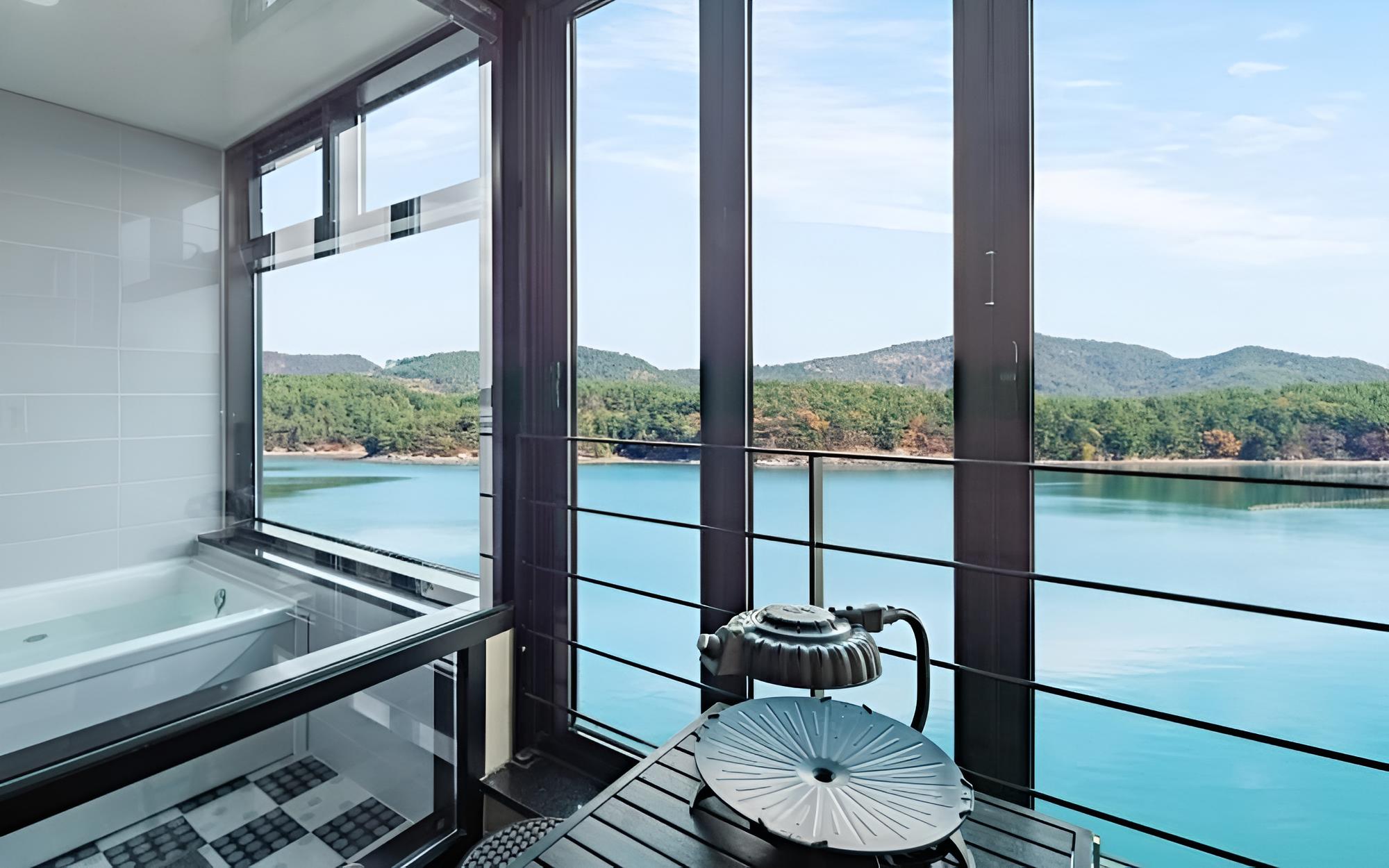 Room (Room 305 (Suite Spa Duplex)) - Photo 5