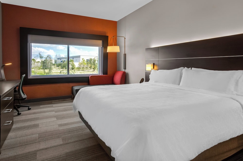 Standard Room, 1 King Bed (Communications) - Photo 3