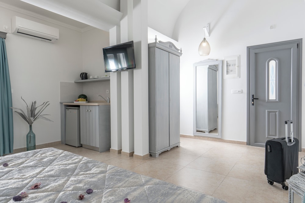 Suite, Hot Tub (Santorini) - Photo 4