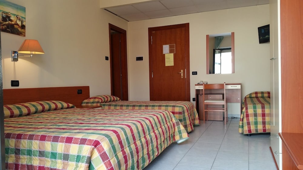 Quadruple Room - Photo 6