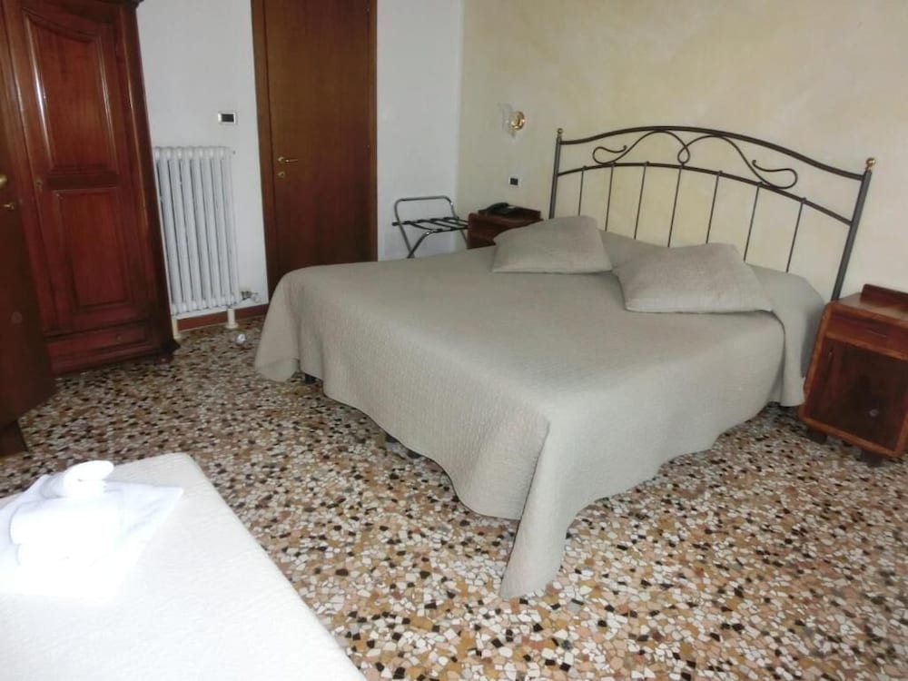 Standard Triple Room photo 3