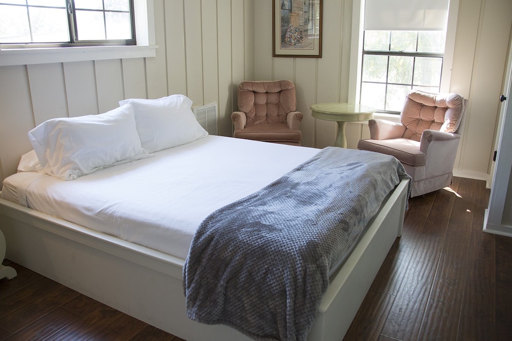 Carriage House photo 1