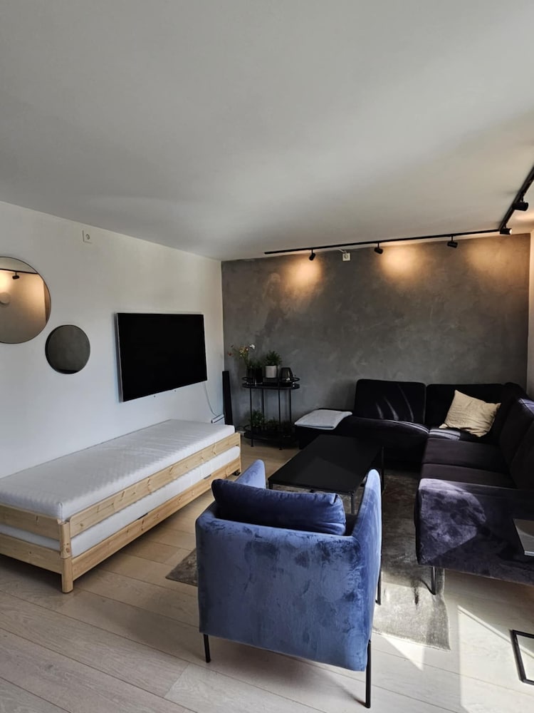 Free Parking Space, Balcony, Prime Location, Billede 14