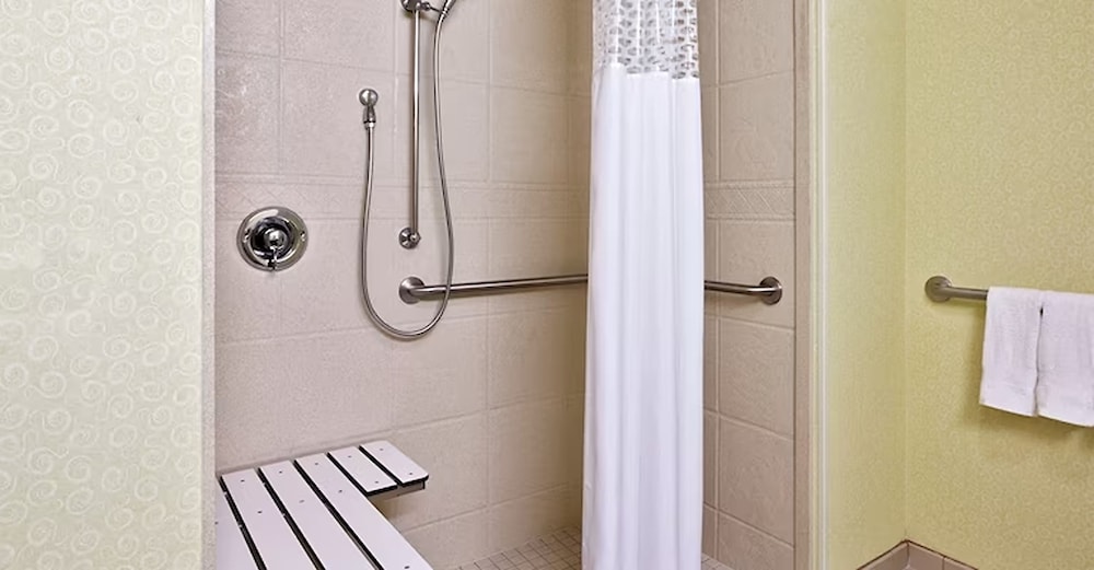 Room, Accessible, Non Smoking (Roll-in Shower) - Photo 5