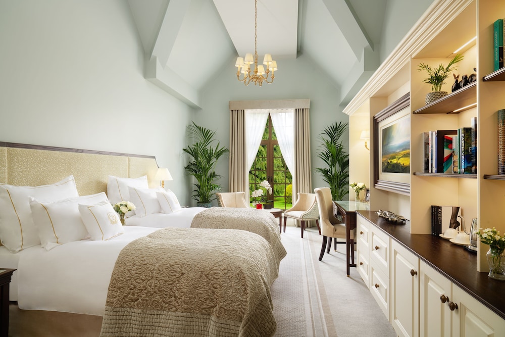 Deluxe Double Room with One Twin Bed and 2 Adults Occupancy (Non Smoking) photo 2
