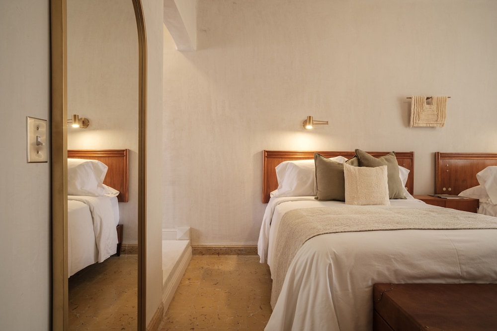 Standard Room, 2 Double Beds, Garden View - Photo 4