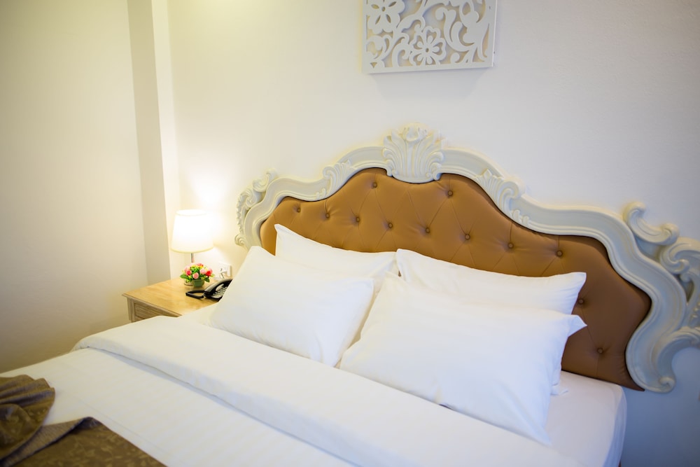 Superior King Bed photo 2