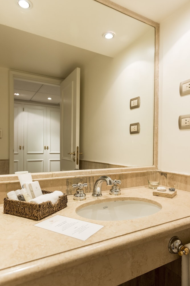 Executive Studio, 2 Twin Beds thumbnail 5