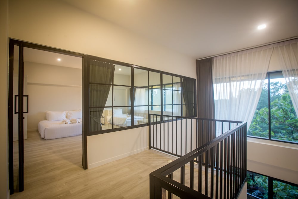 Executive Suite - Photo 3