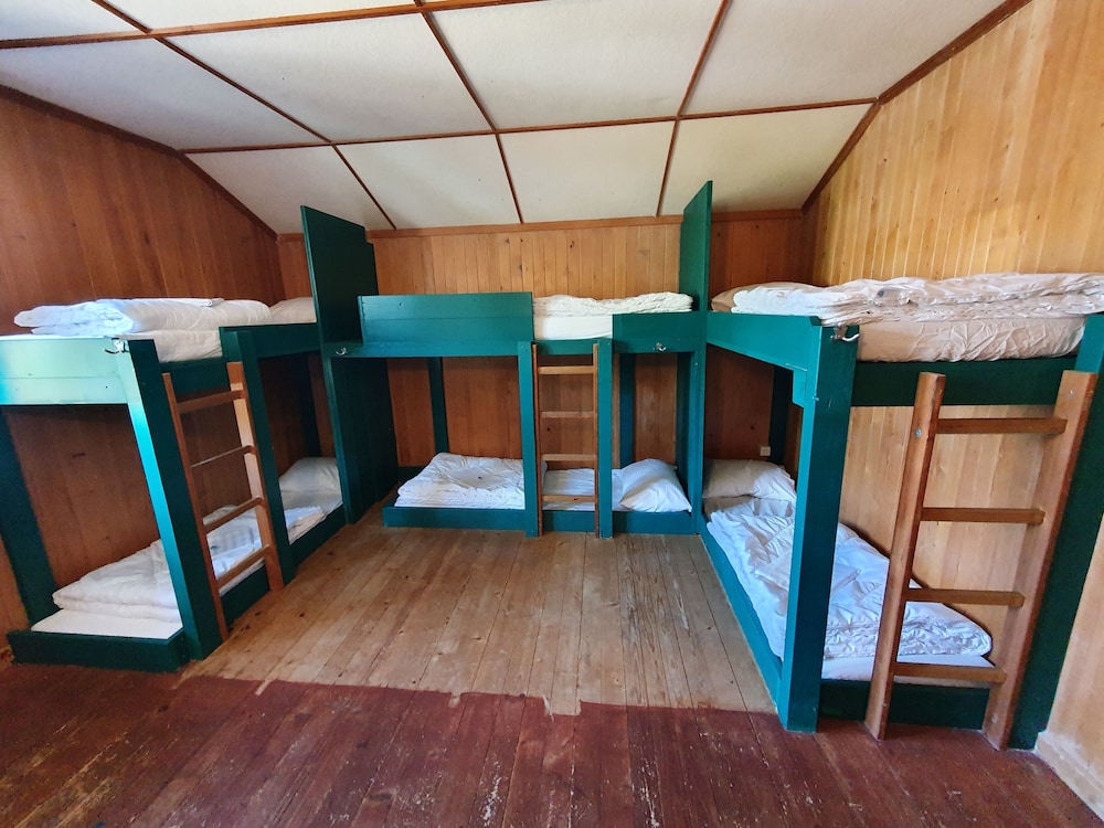 Basic Six-Bed Room, Multiple Beds, Shared Bathroom, Lake View photo 2