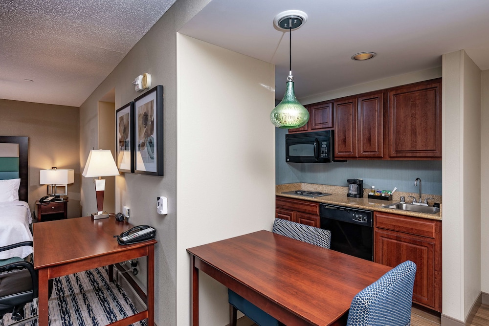 Suite, Accessible (Roll-in Shower) - Photo 4