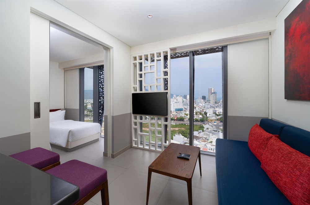 Suite, 1 King Bed, City View - Photo 3
