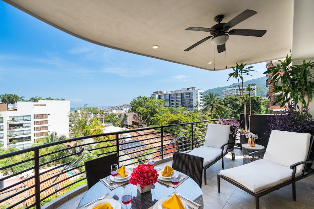 2 Bed Street/Partial Ocean View Suite photo 1