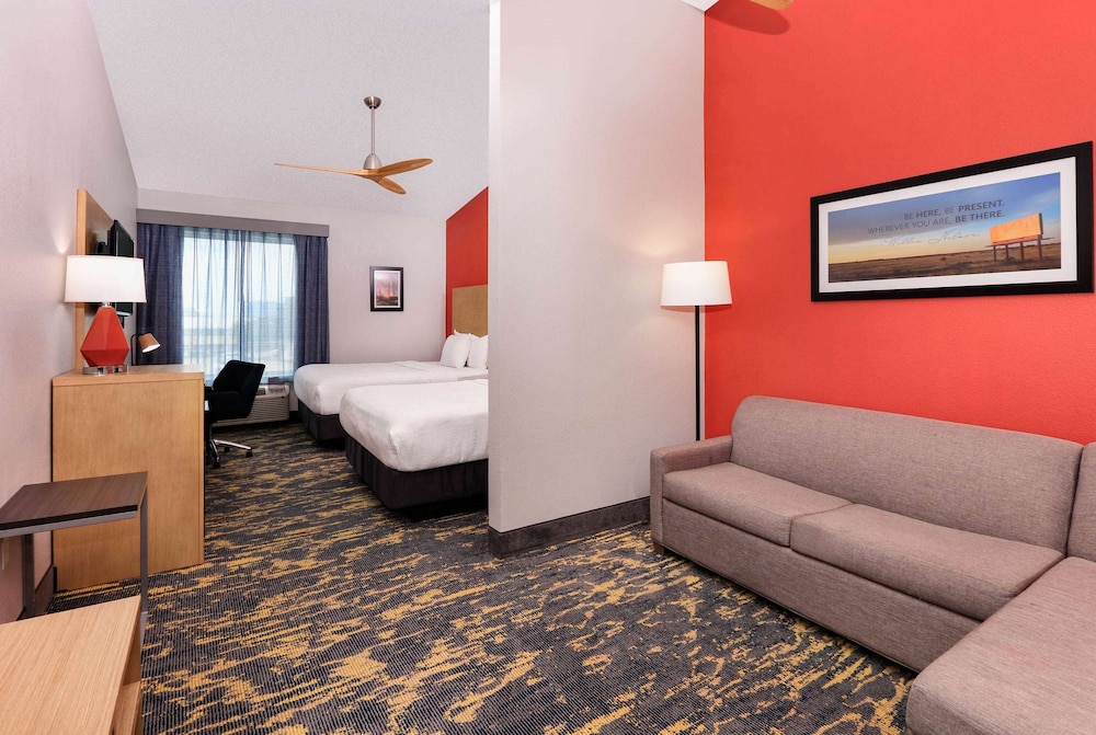 Deluxe Suite, 2 Queen Beds, Non Smoking - Photo 1