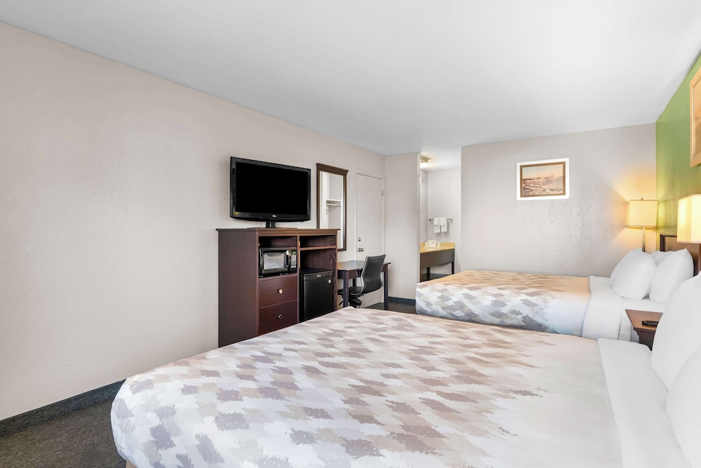 Room, 2 Queen Beds, Accessible, Non Smoking photo 2