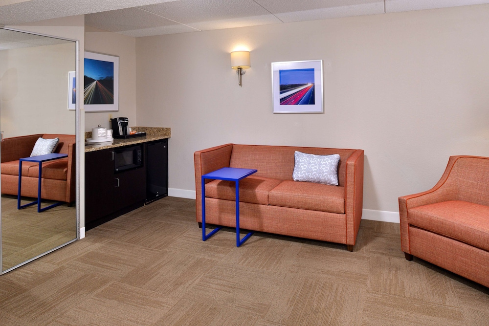 Suite, One King Bed, Non-Smoking - Photo 4