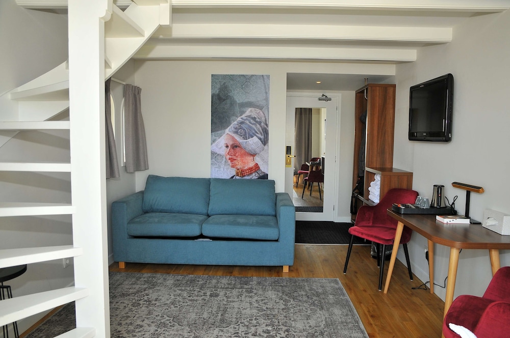Suite, 2 Twin Beds, Non Smoking (with Sofabed) - Photo 1