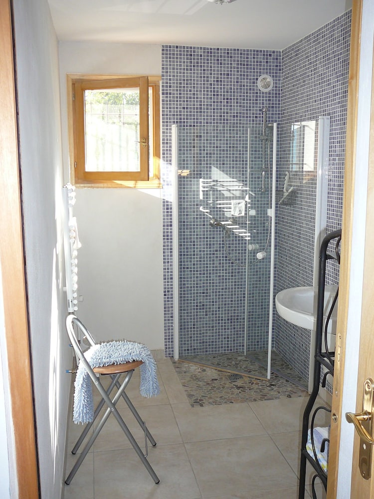 Comfort Room, Sea View, Poolside photo 3