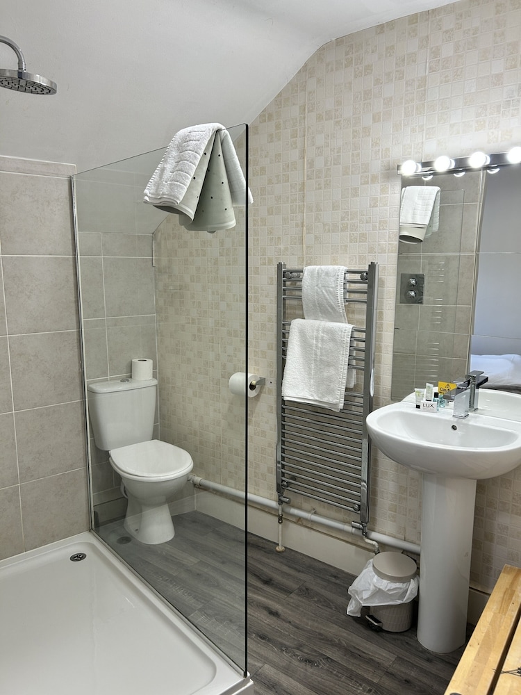 Single Room, Ensuite photo 3