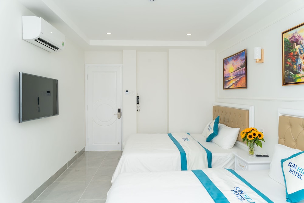 Family Room - Photo 5