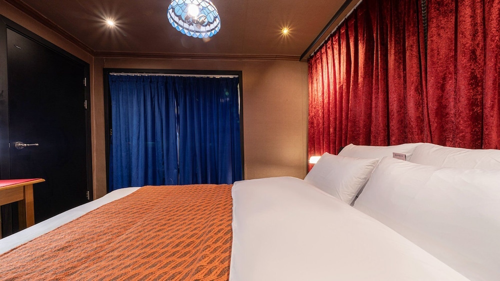 Party Room - Photo 13