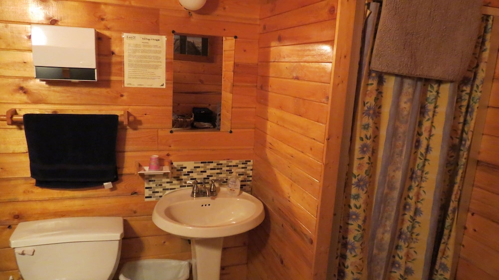 Standard Room, Shared Bathroom photo 3