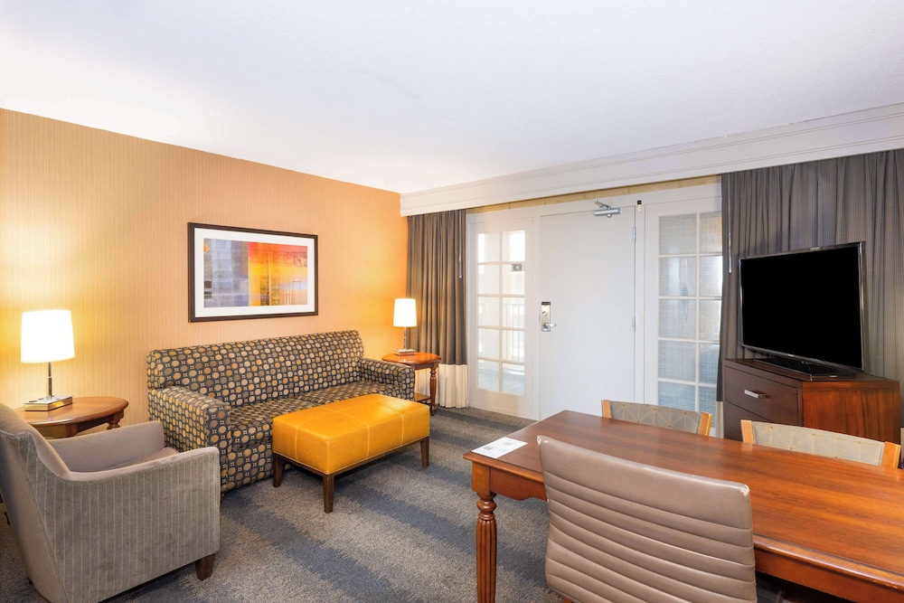 Classic Suite, Multiple Beds photo 3
