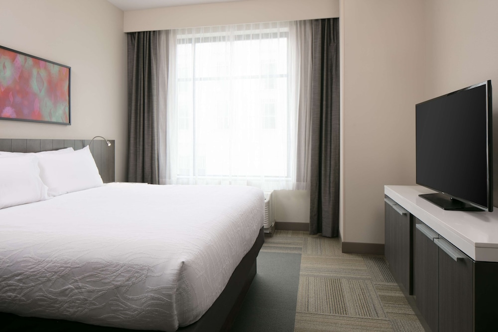 Junior Suite, 1 King Bed, Accessible (Hearing) photo 3