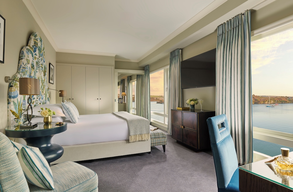 Master Suite with Private Balcony photo 2