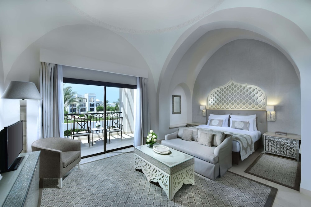 Deluxe Suite, 1 Queen Bed, Sea View