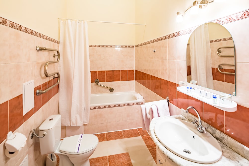 Standard Double or Twin Room - Photo 9
