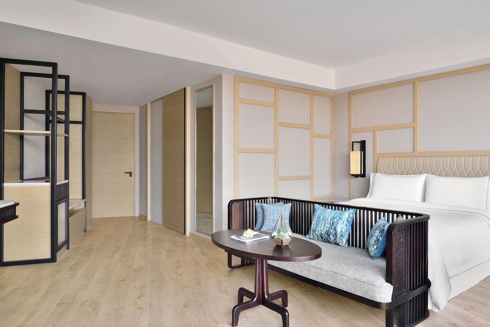 Family Studio, 1 King Bed, Courtyard View - Photo 4