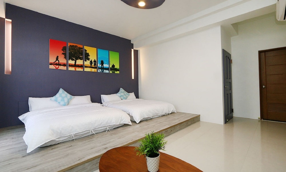 Quadruple Room, Partial Lake View (201) photo 1