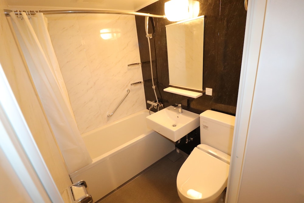 Twin Room, Non Smoking (No Kumamoto Castle View) - Photo 9