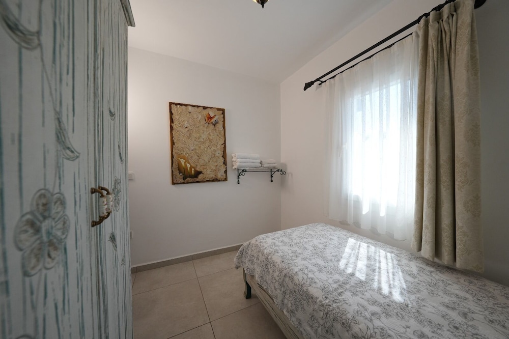 Design Triple Room, 1 Bedroom, Sea View photo 3