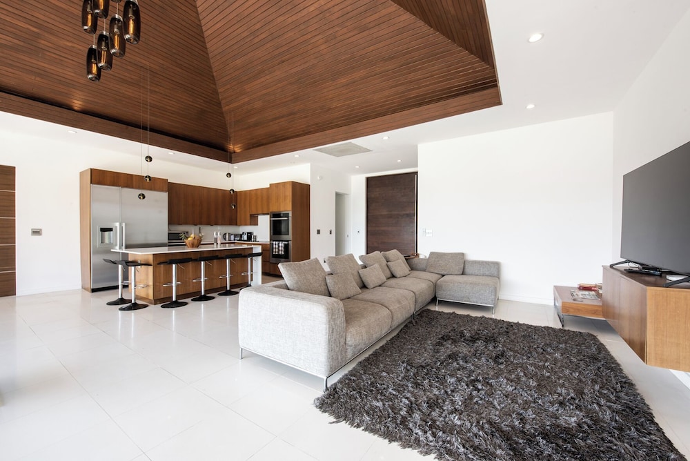 Villa photo 3