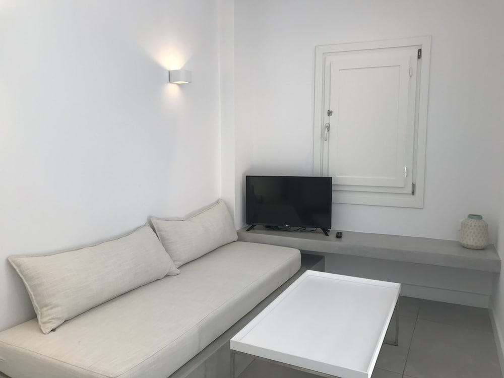 Superior Suite, 1 Queen Bed, Balcony, Sea View - Photo 23