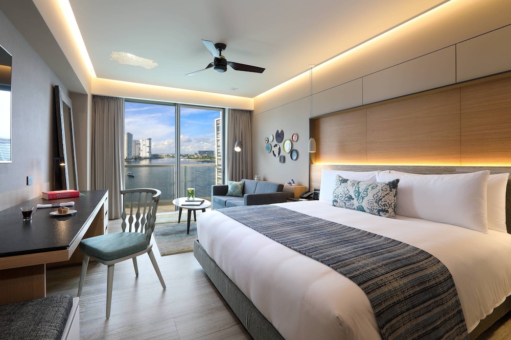 Room, 1 King Bed with Sofa bed, Marina View (Balcony) - Photo 4