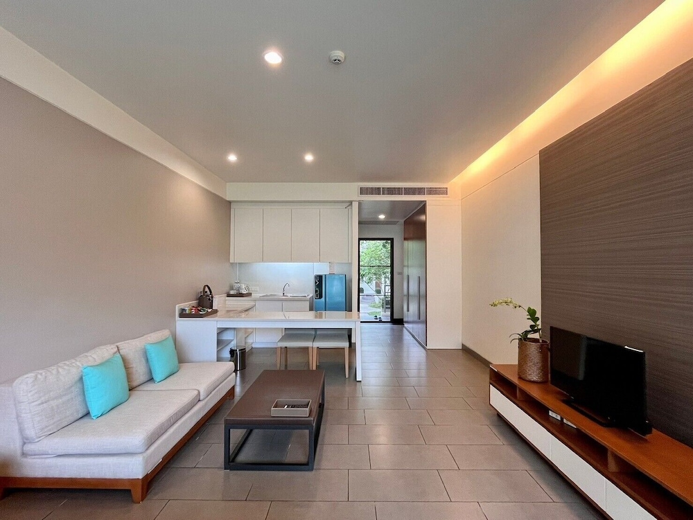 Classic Studio, Balcony, Garden View - Photo 9