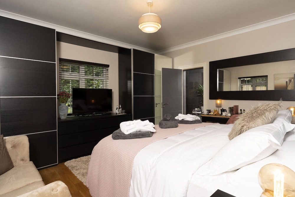 The Courtyard Suite photo 2
