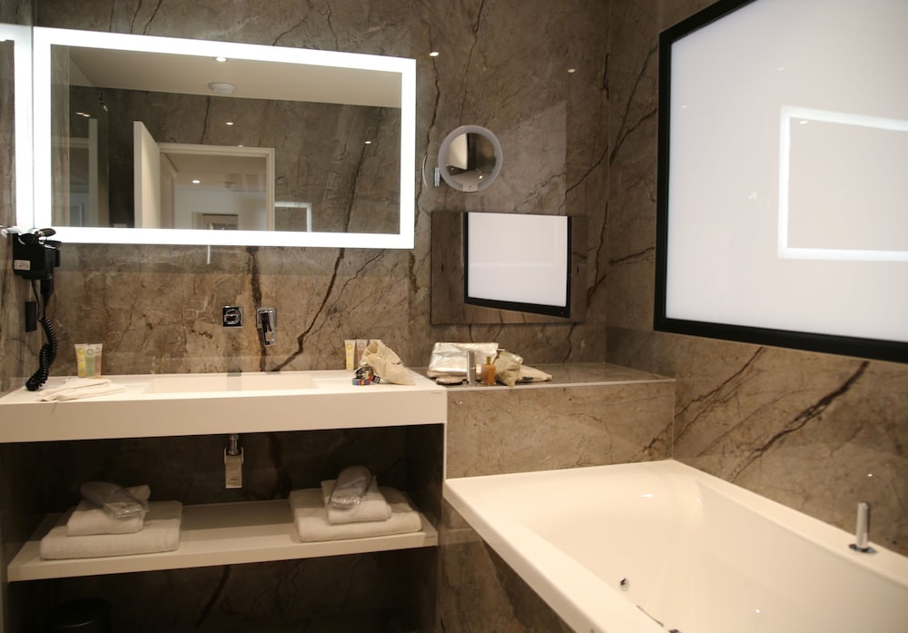Exclusive Suite, 1 King Bed, Terrace, Golf View - Photo 7