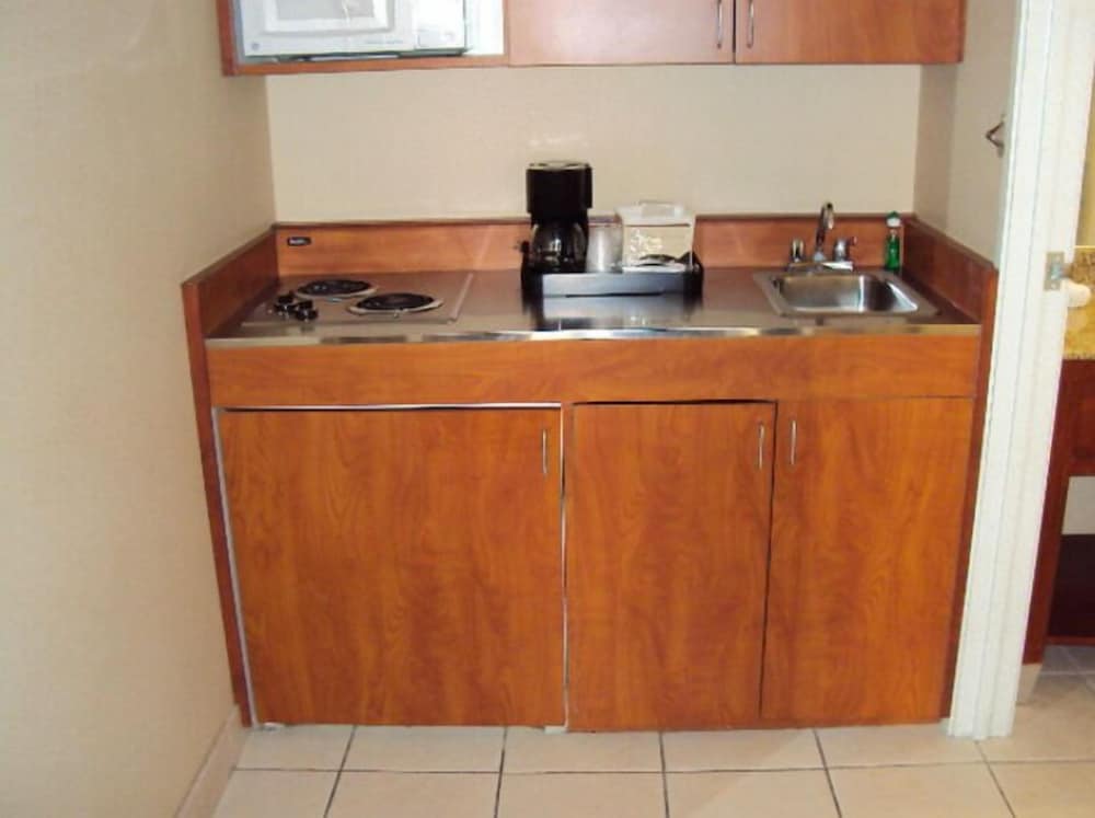 Deluxe Room, 2 Queen Beds, Non Smoking photo 2