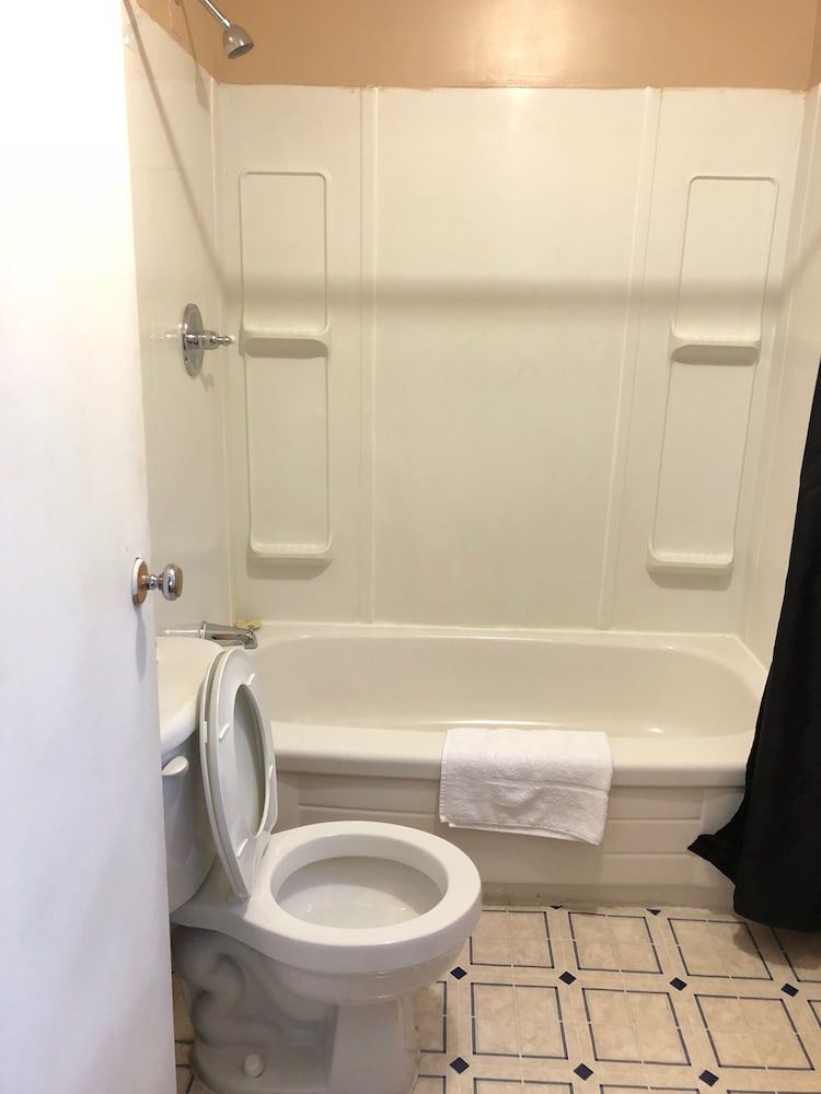 Economy Double Room, 2 Queen Beds, Kitchenette photo 3