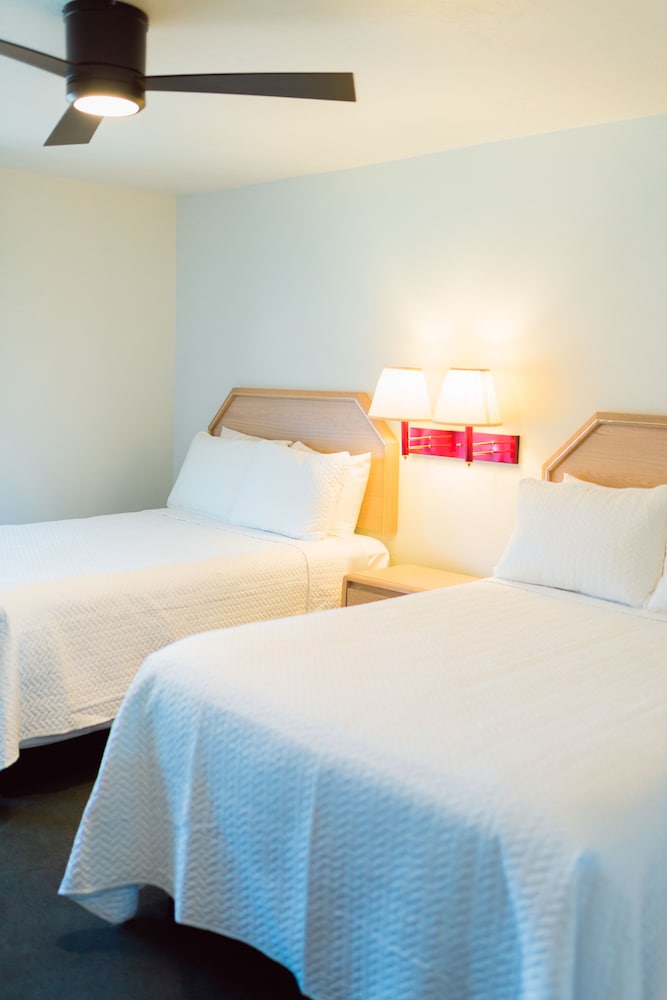 Standard Room, 2 Double Beds - Photo 1