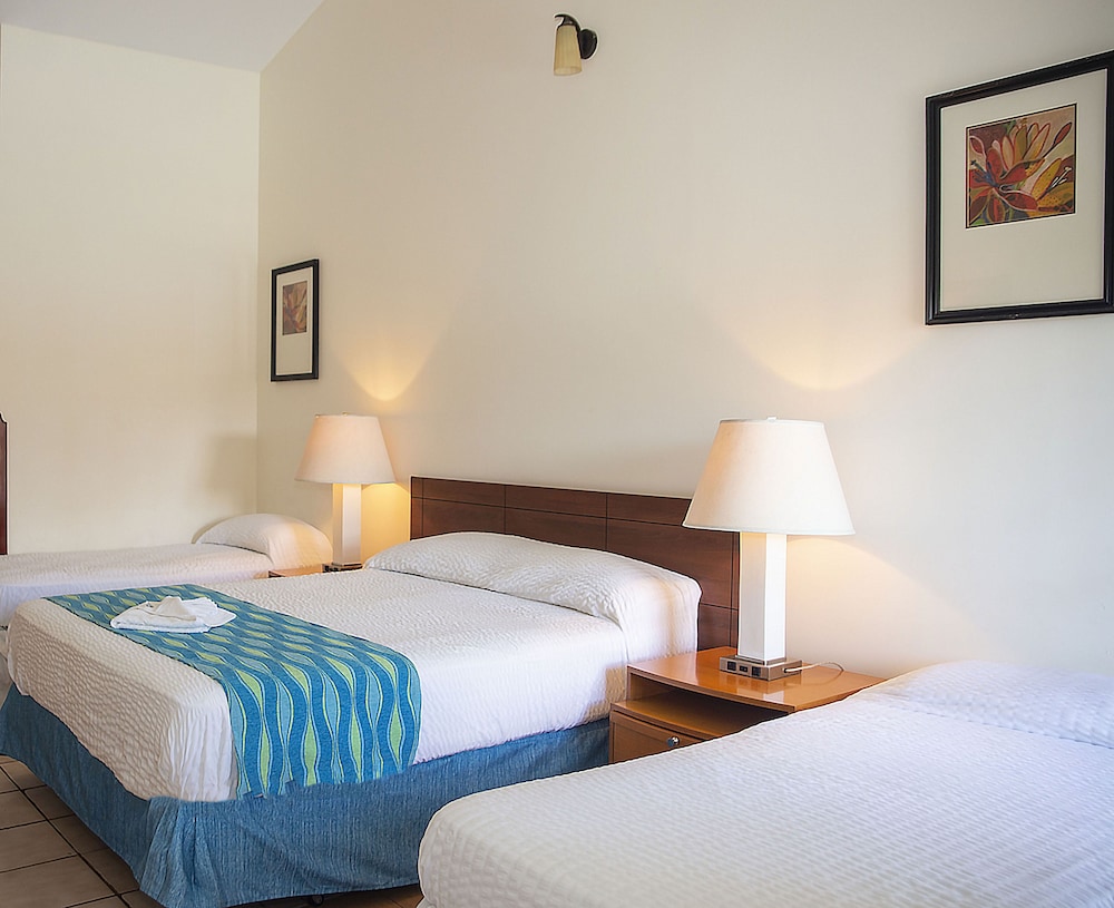 Room, Poolside photo 3